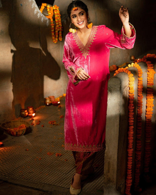 Mithai pink dabka resham embroidered silk velvet kurta - Sohni