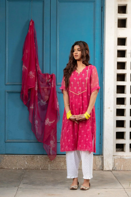Pink kota short kurta with shibori dupatta - Sohni