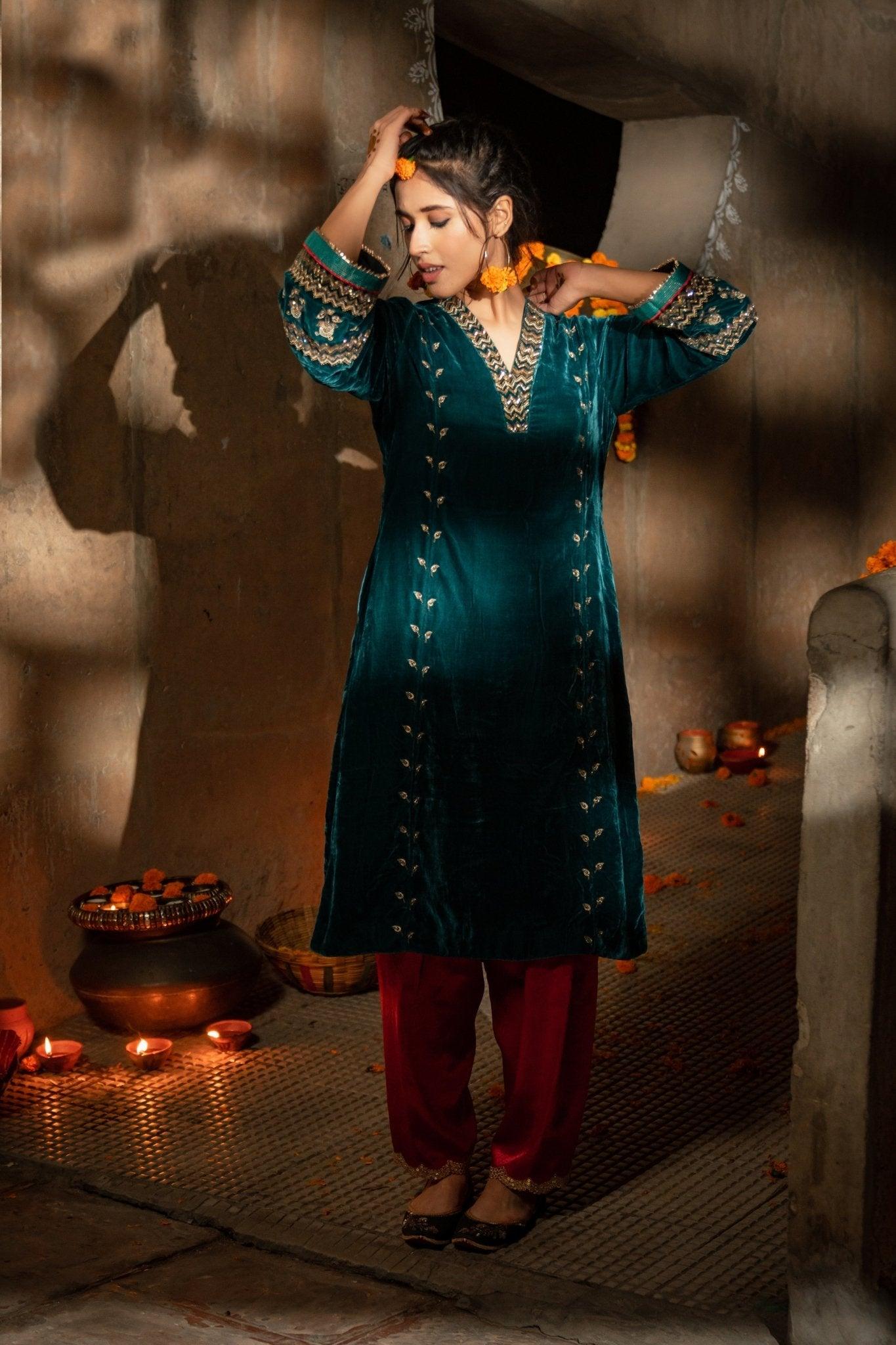Teal green panelled silk velvet kurta with embroidered collar and sleeves - Sohni